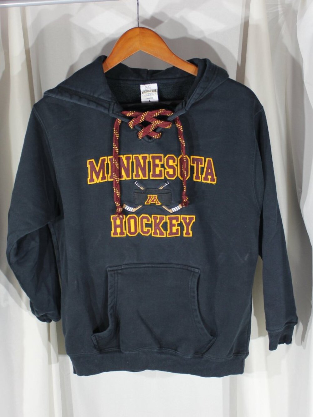 Signature University of Minnesota Hockey Pullover Hoodie - Size Youth L